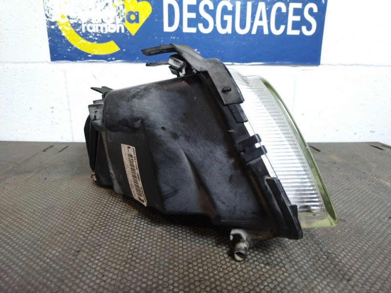 Recambio de faro izquierdo para audi a4 1.8 t referencia OEM IAM    Recambio de faro izquierdo para audi a4 1.8 t referencia OEM IAM