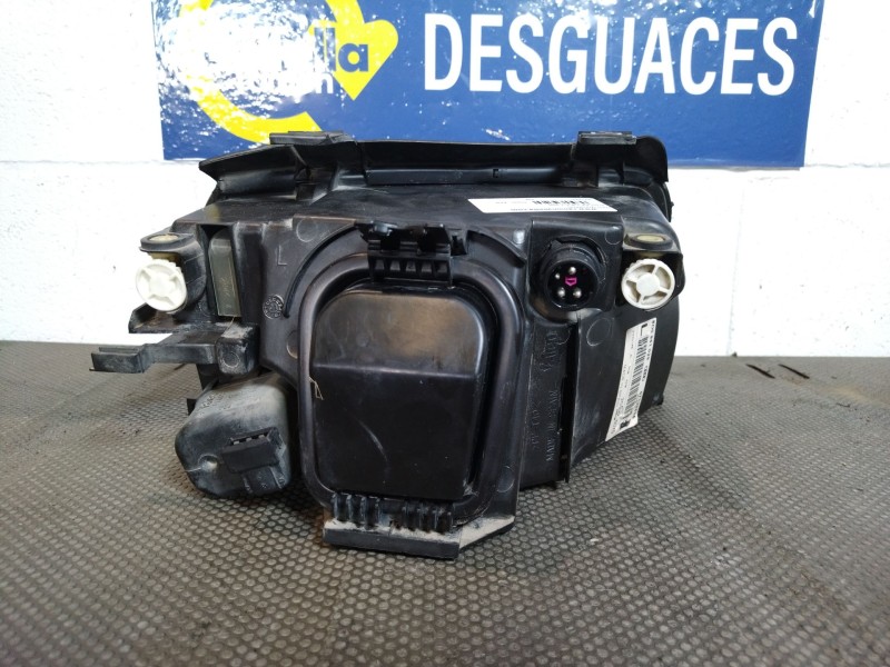 Recambio de faro izquierdo para audi a4 1.8 t referencia OEM IAM    Recambio de faro izquierdo para audi a4 1.8 t referencia OEM IAM