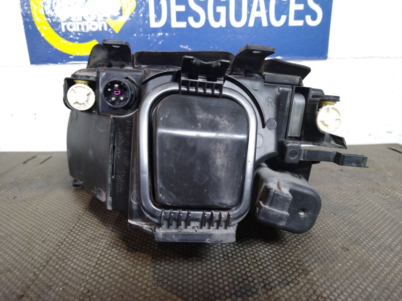 Recambio de faro derecho para audi a4 1.8 t referencia OEM IAM    Recambio de faro derecho para audi a4 1.8 t referencia OEM IAM