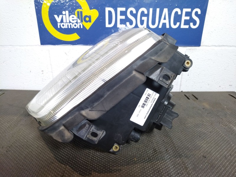 Recambio de faro derecho para audi a4 1.8 t referencia OEM IAM    Recambio de faro derecho para audi a4 1.8 t referencia OEM IAM