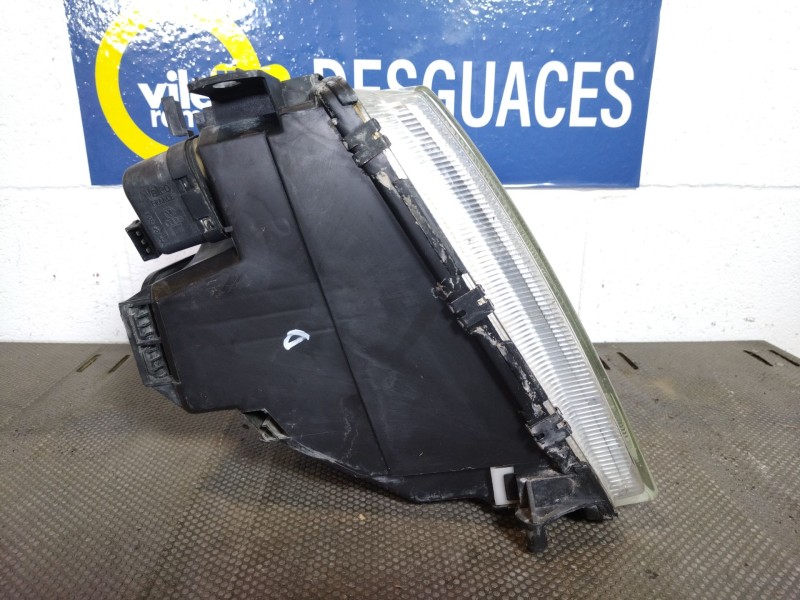 Recambio de faro derecho para audi a4 1.8 t referencia OEM IAM    Recambio de faro derecho para audi a4 1.8 t referencia OEM IAM