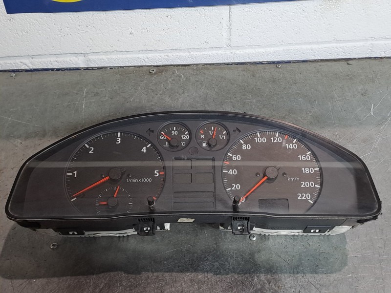 Recambio de cuadro instrumentos para audi a4 berlina (b5) 1.9 tdi referencia OEM IAM   