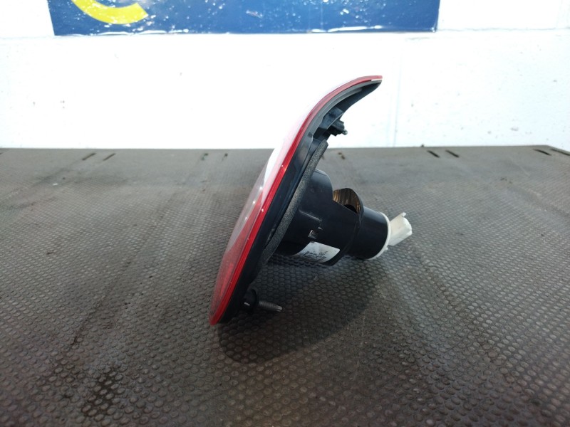 Recambio de piloto porton izquierdo para nissan qashqai 2.0 dci acenta 4x2 referencia OEM IAM 89071063   Recambio de piloto porton izquierdo para nissan qashqai 2.0 dci acenta 4x2 referencia OEM IAM 89071063