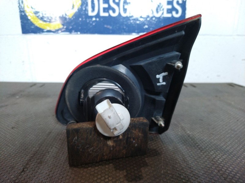 Recambio de piloto porton izquierdo para nissan qashqai 2.0 dci acenta 4x2 referencia OEM IAM 89071063   Recambio de piloto porton izquierdo para nissan qashqai 2.0 dci acenta 4x2 referencia OEM IAM 89071063