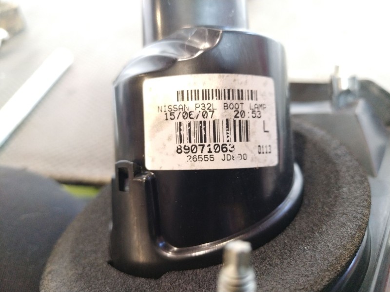 Recambio de piloto porton izquierdo para nissan qashqai 2.0 dci acenta 4x2 referencia OEM IAM 89071063   Recambio de piloto porton izquierdo para nissan qashqai 2.0 dci acenta 4x2 referencia OEM IAM 89071063