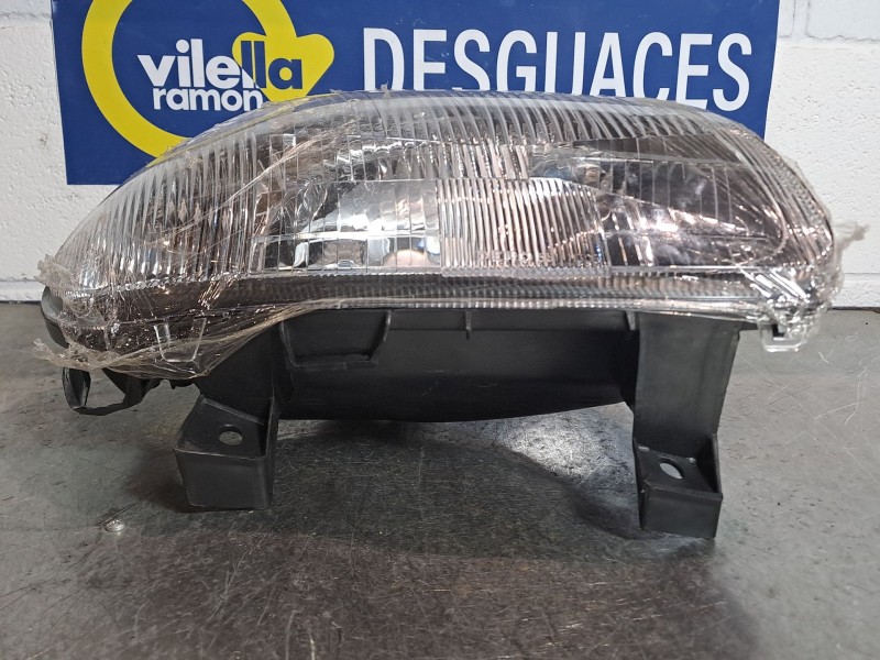 Recambio de faro derecho para renault clio ii fase i (b/cbo) 1.2 referencia OEM IAM   