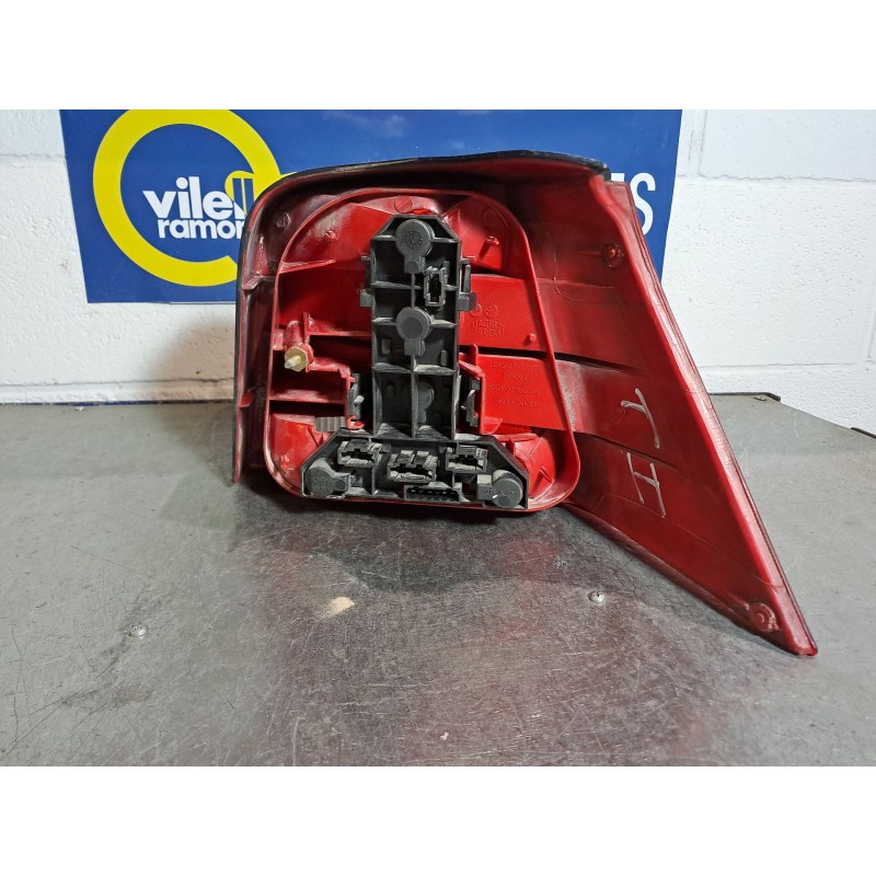 Recambio de piloto trasero izquierdo para volkswagen golf iv berlina (1j1) 1.6 | 0.97 - ... 1.6 | 0.97 - ... referencia OEM IAM 