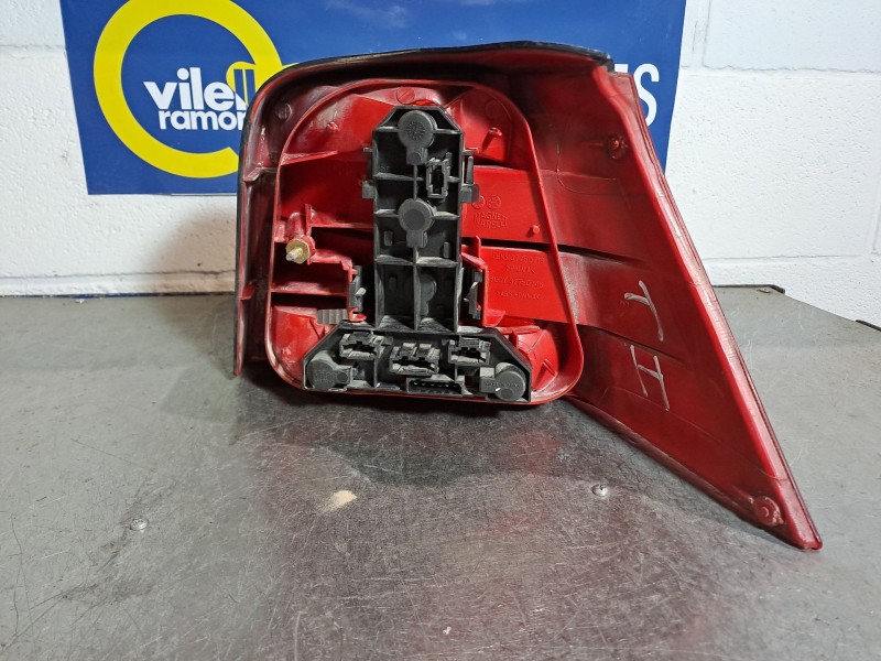 Recambio de piloto trasero izquierdo para volkswagen golf iv berlina (1j1) 1.6 | 0.97 - ... 1.6 | 0.97 - ... referencia OEM IAM 