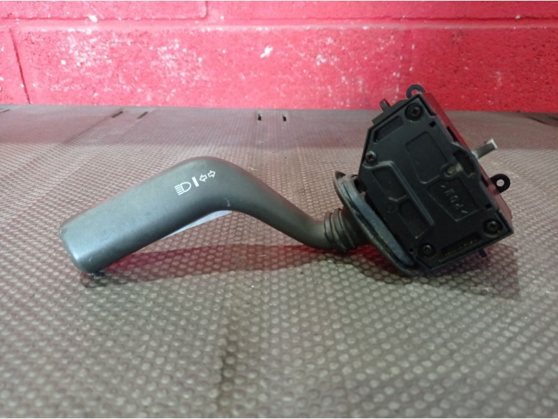 Recambio de mando intermitentes para volvo v40 familiar 1.9 diesel | 0.95 - 0.05 1.9 diesel | 0.95 - 0.05 referencia OEM IAM   