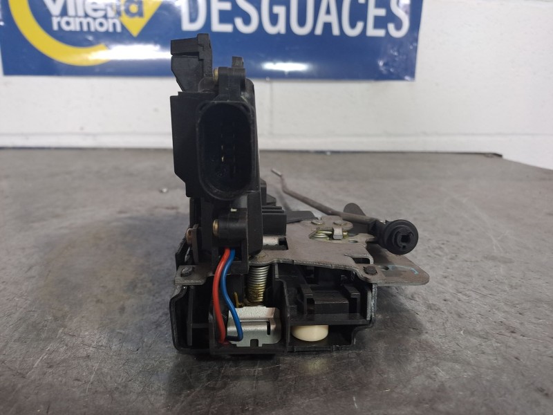 Recambio de cerradura puerta delantera izquierda para audi a4 avant (8e) 1.9 tdi referencia OEM IAM 4B1837015G  