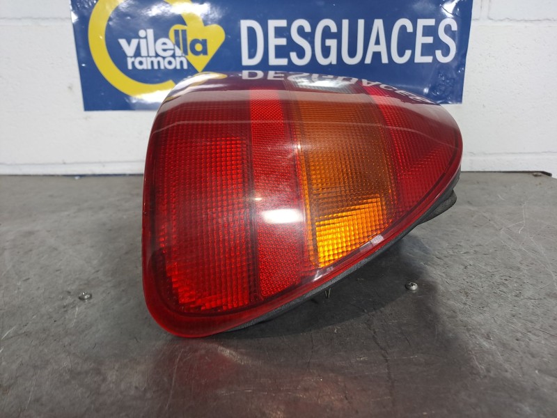 Recambio de piloto trasero derecho para honda civic aerodeck (mb/mc) 1.5 ls (mb9) referencia OEM IAM    Recambio de piloto trasero derecho para honda civic aerodeck (mb/mc) 1.5 ls (mb9) referencia OEM IAM