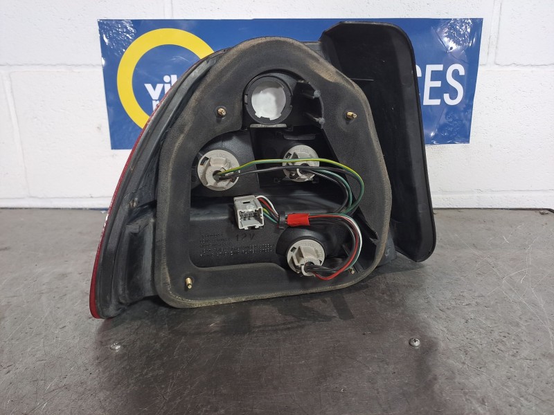 Recambio de piloto trasero derecho para honda civic aerodeck (mb/mc) 1.5 ls (mb9) referencia OEM IAM    Recambio de piloto trasero derecho para honda civic aerodeck (mb/mc) 1.5 ls (mb9) referencia OEM IAM