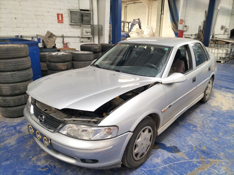 opel vectra b fastback (38_) del año 2002 opel vectra b fastback (38_) del año 2002