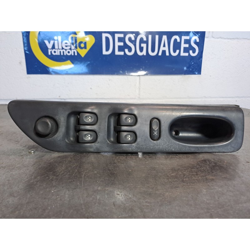Recambio de mando elevalunas delantero izquierdo para renault laguna (b56) 1.9 dci diesel cat referencia OEM IAM   