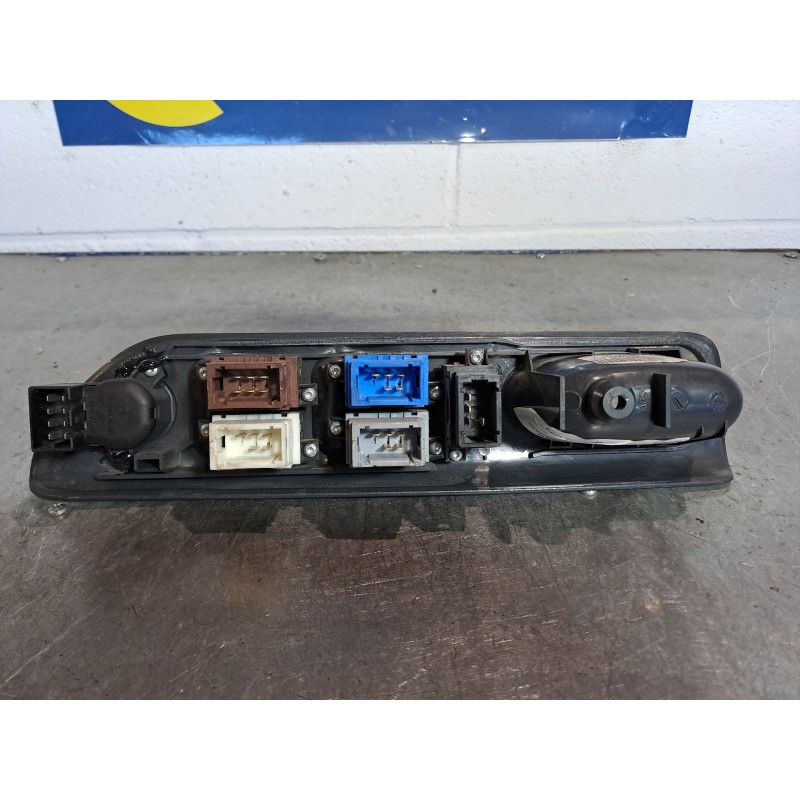 Recambio de mando elevalunas delantero izquierdo para renault laguna (b56) 1.9 dci diesel cat referencia OEM IAM   