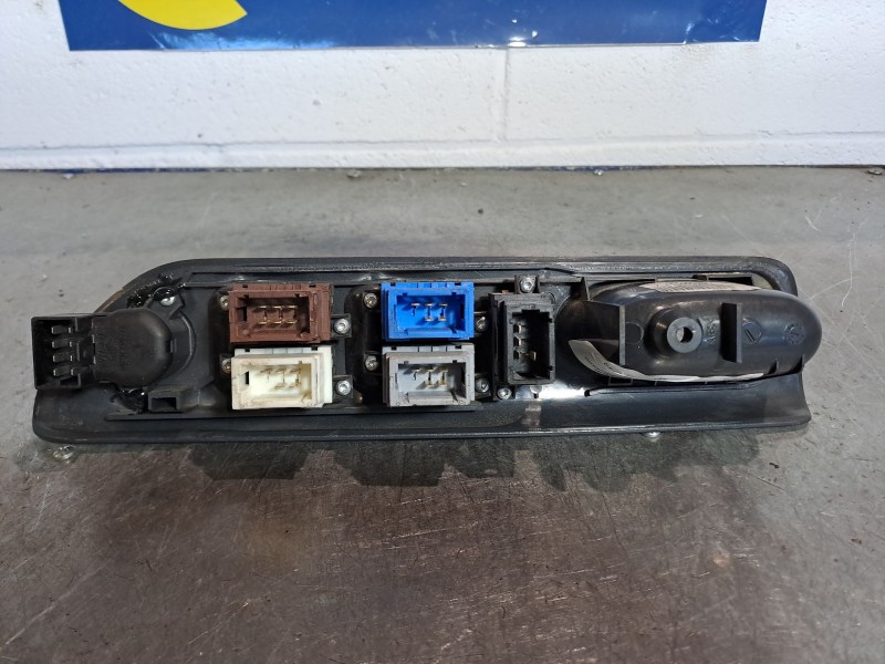Recambio de mando elevalunas delantero izquierdo para renault laguna (b56) 1.9 dci diesel cat referencia OEM IAM   