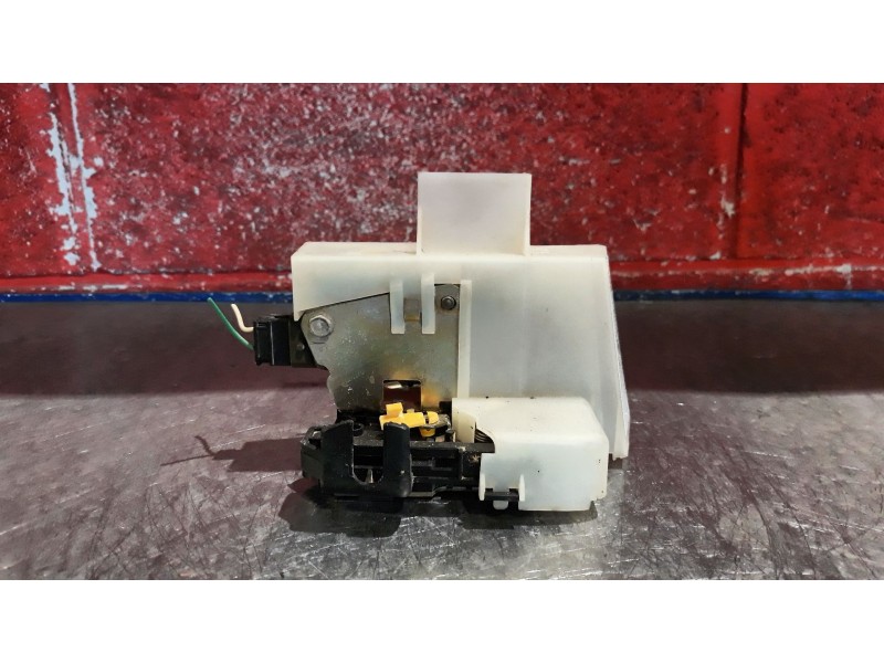 Recambio de cerra. puer. delantero izquierda para renault megane i berlina hatchback (ba0) 1.9 dt alize | 01.96 - 12.97 1.9 dt a