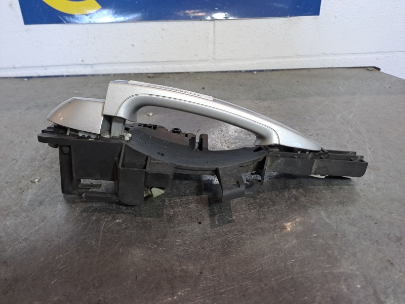 Recambio de maneta exterior trasera izquierda para bmw serie 1 berlina (e81/e87) 118d referencia OEM IAM    Recambio de maneta exterior trasera izquierda para bmw serie 1 berlina (e81/e87) 118d referencia OEM IAM