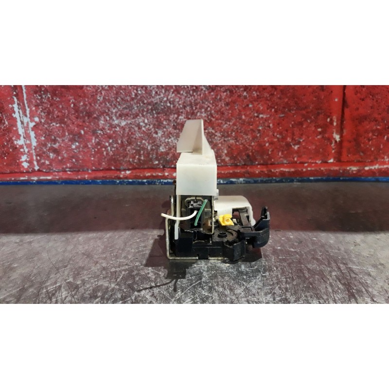 Recambio de cerra. puer. delantero izquierda para renault megane i berlina hatchback (ba0) 1.9 dt alize | 01.96 - 12.97 1.9 dt a