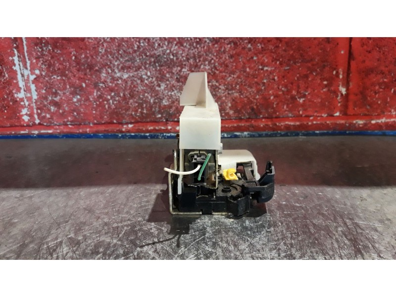 Recambio de cerra. puer. delantero izquierda para renault megane i berlina hatchback (ba0) 1.9 dt alize | 01.96 - 12.97 1.9 dt a