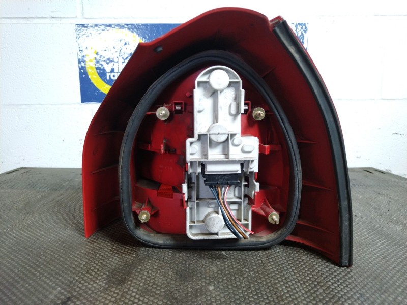 Recambio de piloto trasero izquierdo para audi a3 (8l) 1.8 ambiente referencia OEM IAM    Recambio de piloto trasero izquierdo para audi a3 (8l) 1.8 ambiente referencia OEM IAM