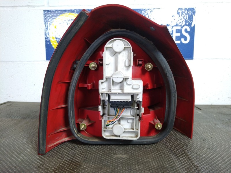 Recambio de piloto trasero derecho para audi a3 (8l) 1.8 ambiente referencia OEM IAM    Recambio de piloto trasero derecho para audi a3 (8l) 1.8 ambiente referencia OEM IAM