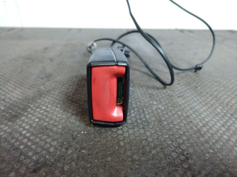Recambio de enganche cinturon para fiat punto 1.3 multijet 16v 90 dynamic referencia OEM IAM DERECHO   Recambio de enganche cinturon para fiat punto 1.3 multijet 16v 90 dynamic referencia OEM IAM DERECHO