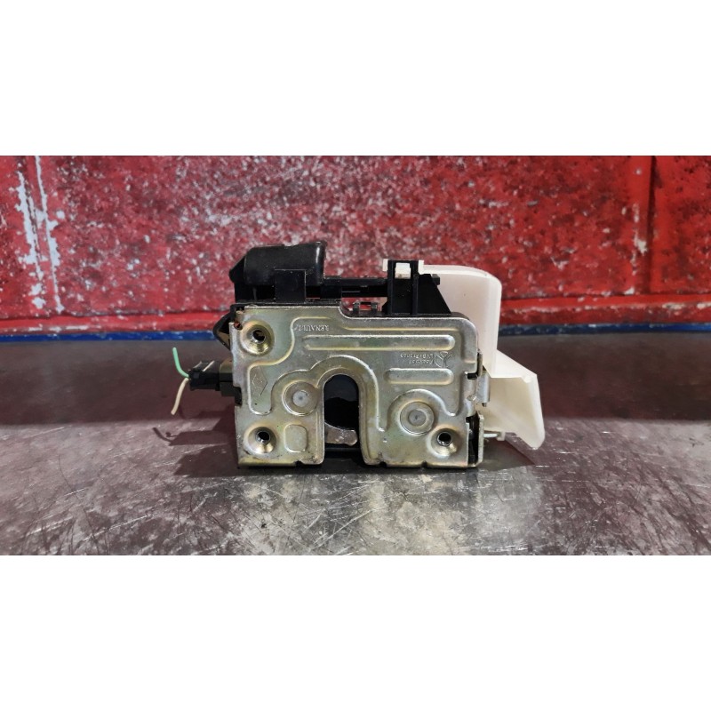 Recambio de cerra. puer. delantero izquierda para renault megane i berlina hatchback (ba0) 1.9 dt alize | 01.96 - 12.97 1.9 dt a