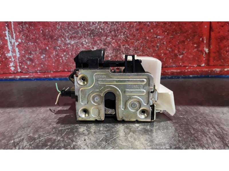 Recambio de cerra. puer. delantero izquierda para renault megane i berlina hatchback (ba0) 1.9 dt alize | 01.96 - 12.97 1.9 dt a