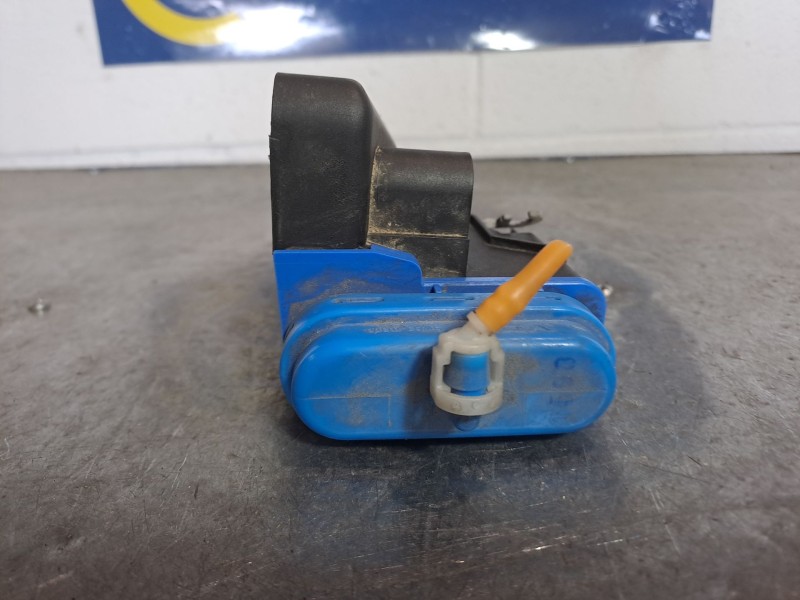 Recambio de cerradura puerta trasera derecha para audi a4 avant (b5) referencia OEM IAM    Recambio de cerradura puerta trasera derecha para audi a4 avant (b5) referencia OEM IAM