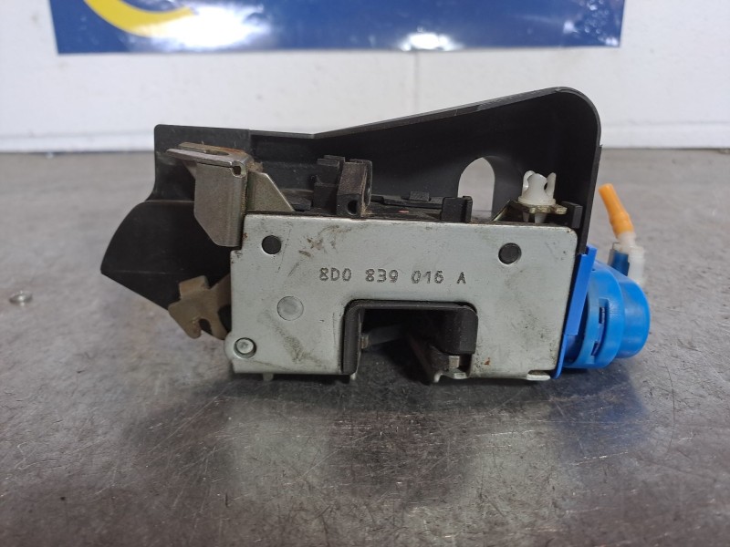 Recambio de cerradura puerta trasera derecha para audi a4 avant (b5) referencia OEM IAM    Recambio de cerradura puerta trasera derecha para audi a4 avant (b5) referencia OEM IAM