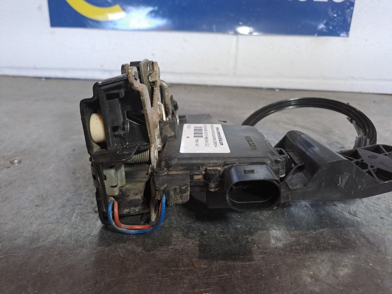 Recambio de cerradura puerta delantera derecha para volkswagen golf iv berlina (1j1) básico | 05.99 - ... referencia OEM IAM    Recambio de cerradura puerta delantera derecha para volkswagen golf iv berlina (1j1) básico | 05.99 - ... referencia OEM IAM