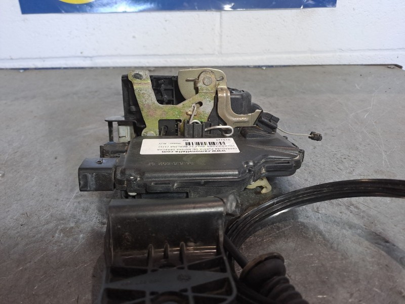 Recambio de cerradura puerta delantera derecha para volkswagen golf iv berlina (1j1) básico | 05.99 - ... referencia OEM IAM    Recambio de cerradura puerta delantera derecha para volkswagen golf iv berlina (1j1) básico | 05.99 - ... referencia OEM IAM