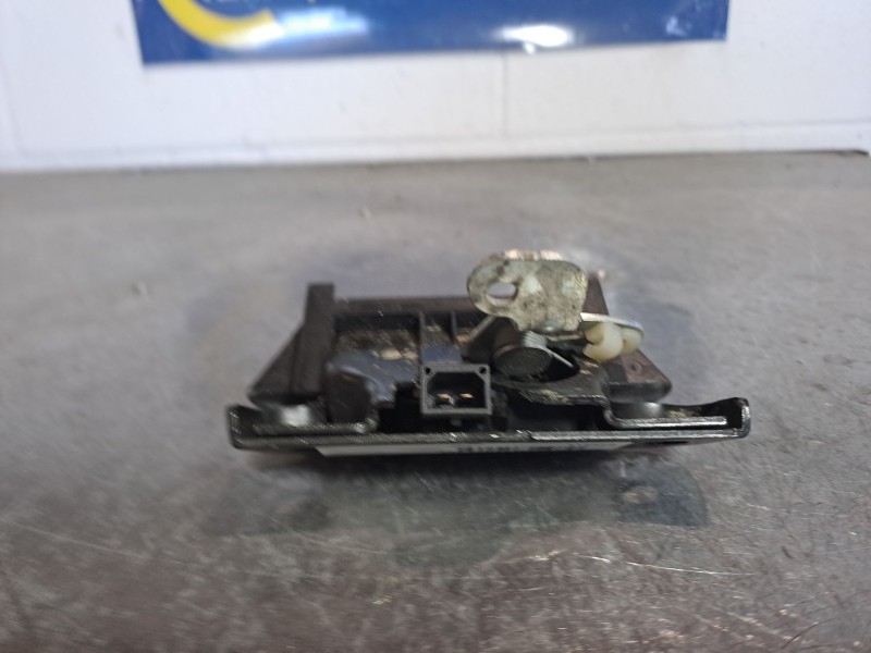 Recambio de cerradura maletero porton para audi a4 avant (b5) referencia OEM IAM    Recambio de cerradura maletero porton para audi a4 avant (b5) referencia OEM IAM