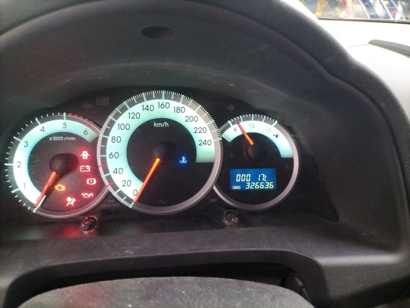 toyota corolla verso (r1) del año 2005