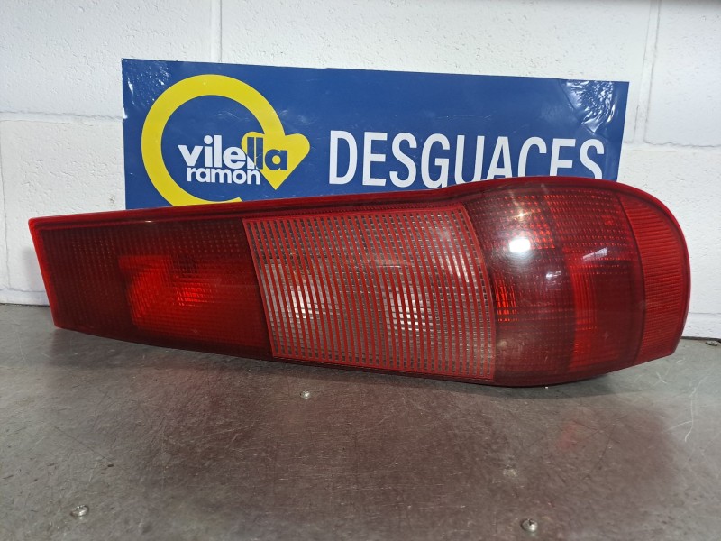 Recambio de piloto trasero derecho para fiat punto berlina (176) 1.2 cat referencia OEM IAM   