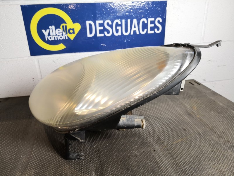 Recambio de faro izquierdo para citroen xsara picasso 1.6 referencia OEM IAM   