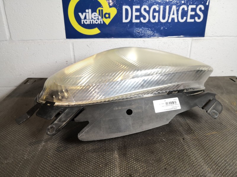 Recambio de faro izquierdo para citroen xsara picasso 1.6 referencia OEM IAM   