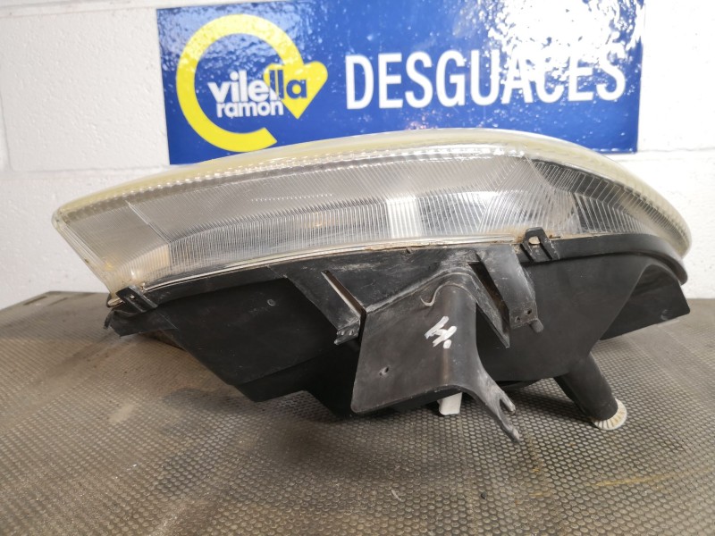 Recambio de faro izquierdo para citroen xsara picasso 1.6 referencia OEM IAM   