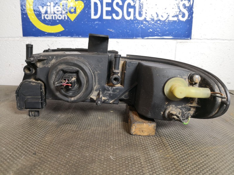 Recambio de faro derecho para chrysler voyager (gs) 2.4 i referencia OEM IAM   
