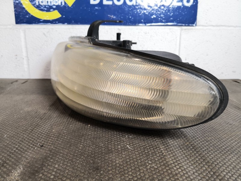 Recambio de faro izquierdo para chrysler voyager (gs) 2.4 i referencia OEM IAM 04576313ACC  