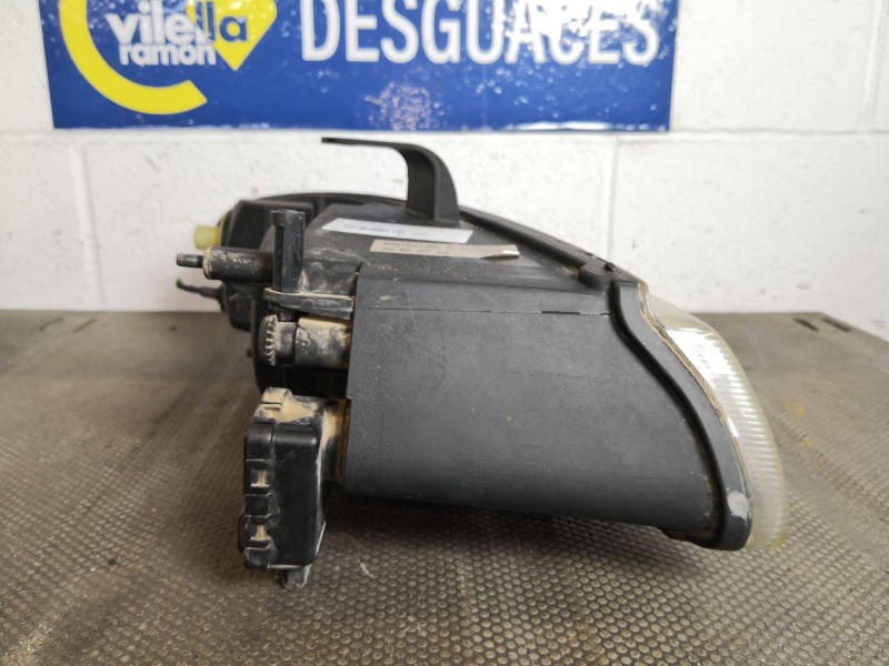 Recambio de faro izquierdo para chrysler voyager (gs) 2.4 i referencia OEM IAM 04576313ACC  