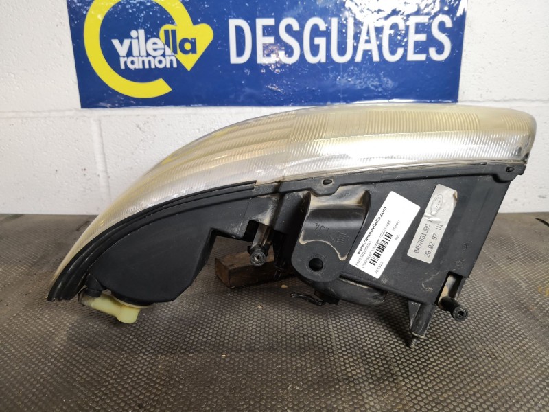 Recambio de faro izquierdo para chrysler voyager (gs) 2.4 i referencia OEM IAM 04576313ACC  