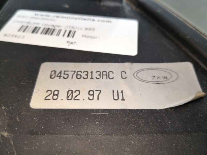 Recambio de faro izquierdo para chrysler voyager (gs) 2.4 i referencia OEM IAM 04576313ACC  