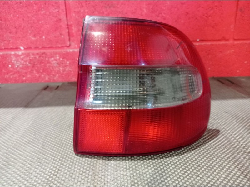 Recambio de piloto trasero derecho para volvo v40 familiar 1.9 diesel | 0.95 - 0.05 1.9 diesel | 0.95 - 0.05 referencia OEM IAM 