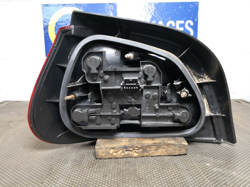 Recambio de piloto trasero derecho para reanult megane referencia OEM IAM 7700428321   Recambio de piloto trasero derecho para reanult megane referencia OEM IAM 7700428321