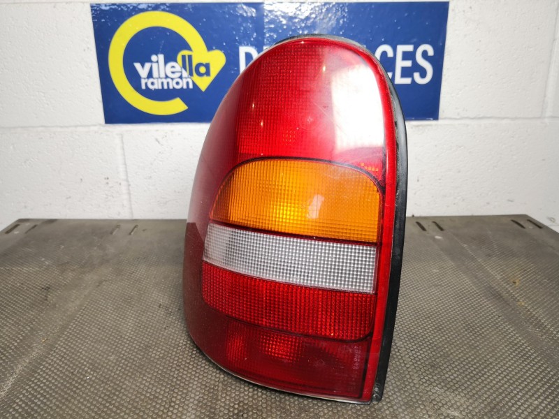 Recambio de piloto trasero izquierdo para chrysler voyager (gs) 2.4 i referencia OEM IAM 30119110  