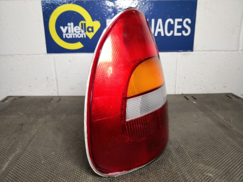 Recambio de piloto trasero izquierdo para chrysler voyager (gs) 2.4 i referencia OEM IAM 30119110  