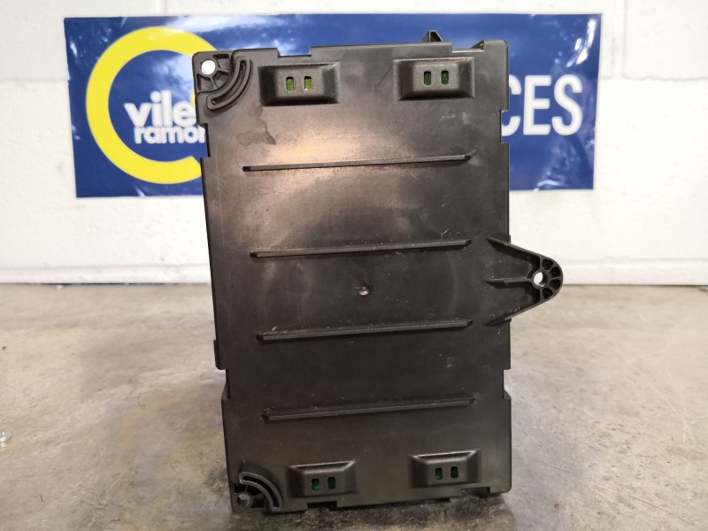 Recambio de caja reles fusibles para peugeot 407 st confort | 05.04 - 12.05 st confort | 05.04 - 12.05 referencia OEM IAM BSCA01