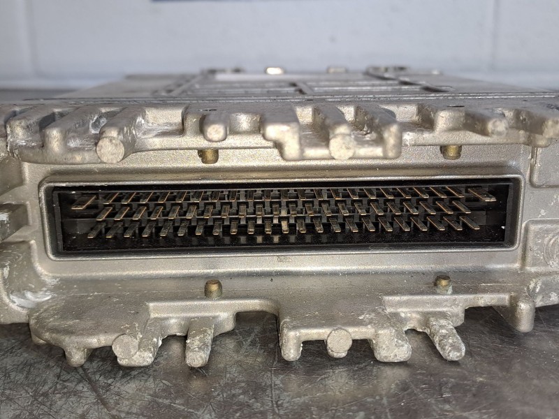 Recambio de centralita motor uce para audi a4 berlina (b5) referencia OEM IAM 0281011438  